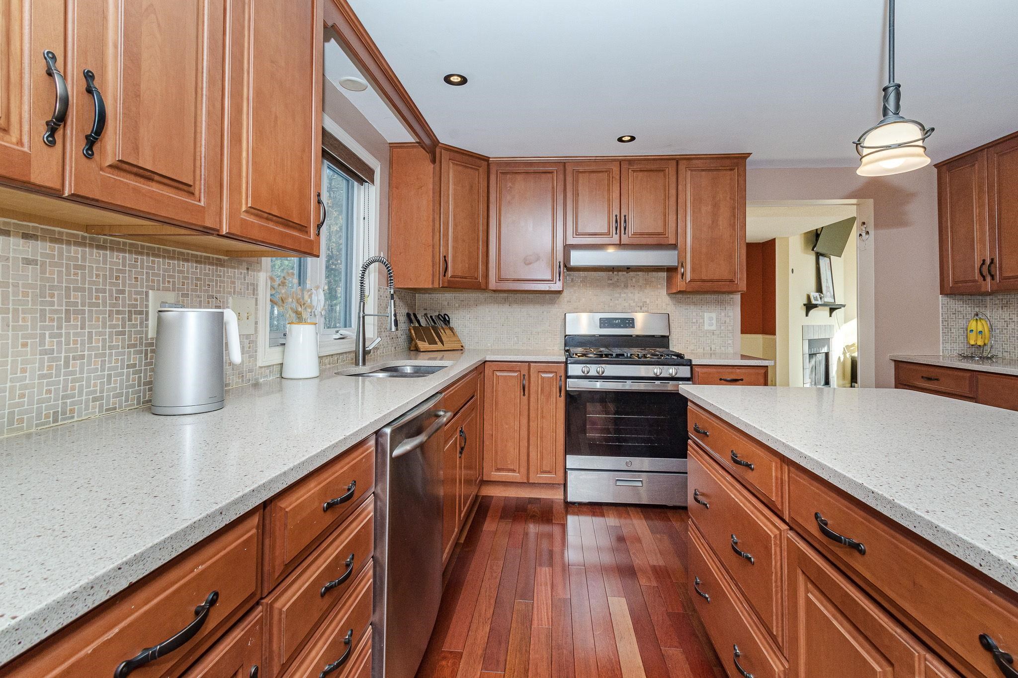406 Elk Run Road Hudson, NH 03051 - Photo 13 of 39