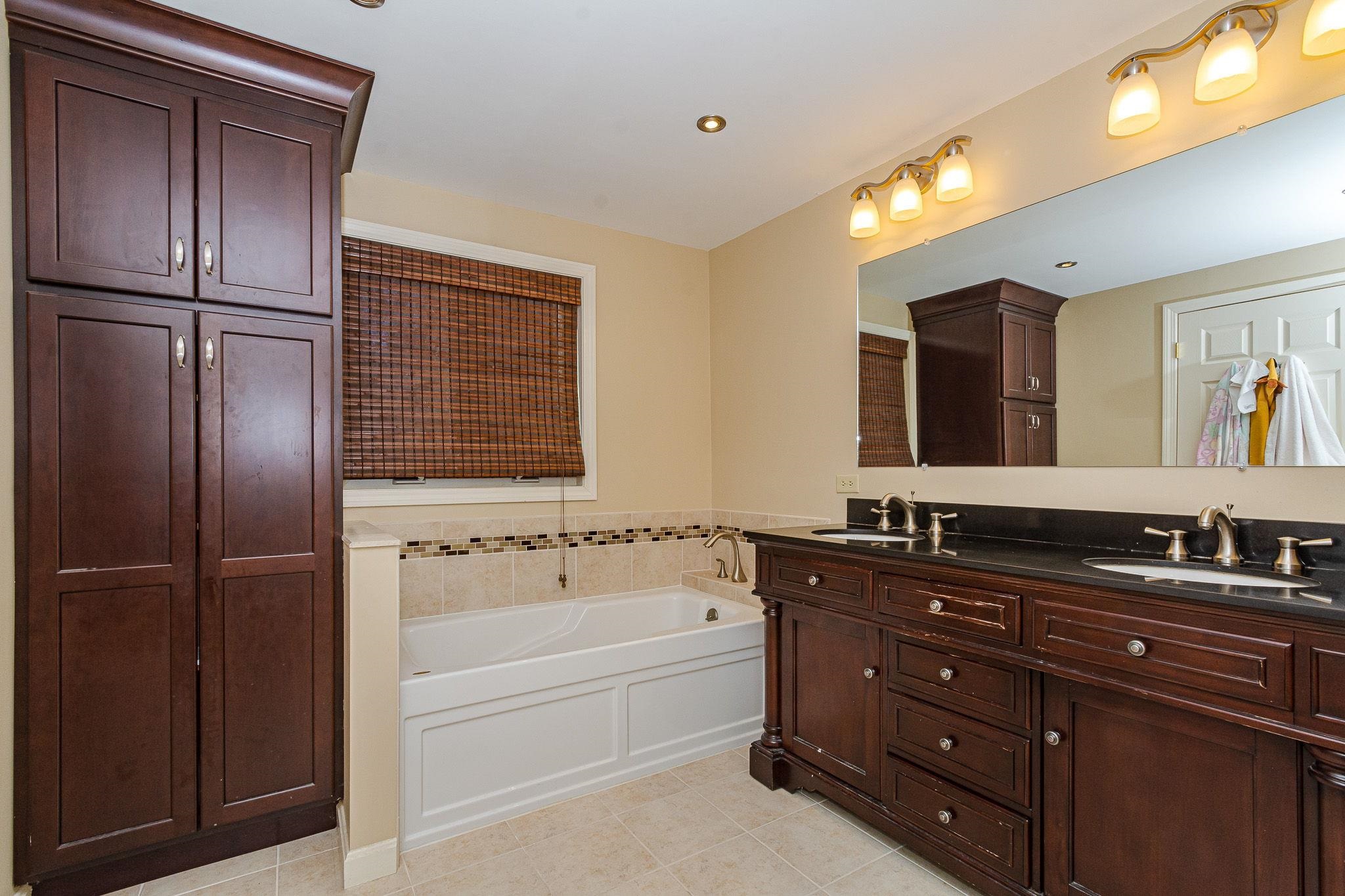 406 Elk Run Road Hudson, NH 03051 - Photo 21 of 39
