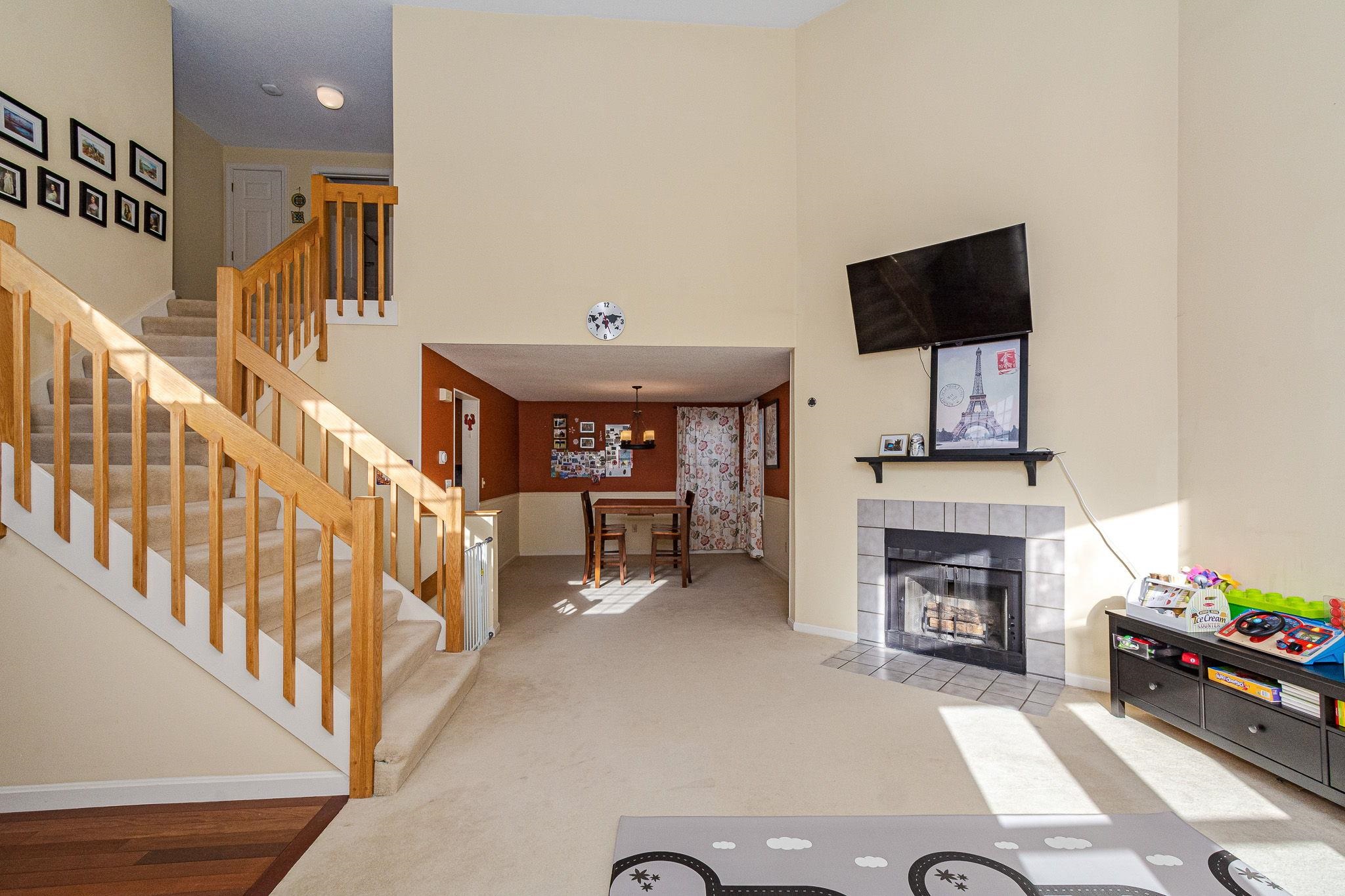 406 Elk Run Road Hudson, NH 03051 - Photo 5 of 39