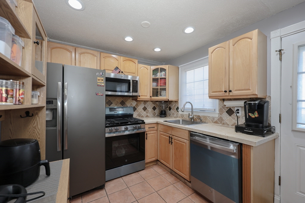 32 A Rockingham Street, Unit 32A Lowell, MA 01852 - Photo 16 of 33