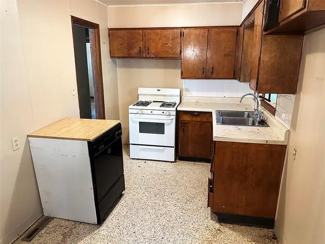 $119,900 | 4016 South Spring Street, Independence, MO 64055