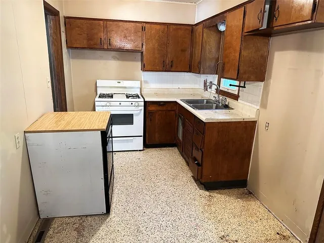 $119,900 | 4016 South Spring Street, Independence, MO 64055