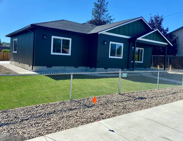 $450,000 | 126 Lorraine Avenue, Eagle Point, OR 97524