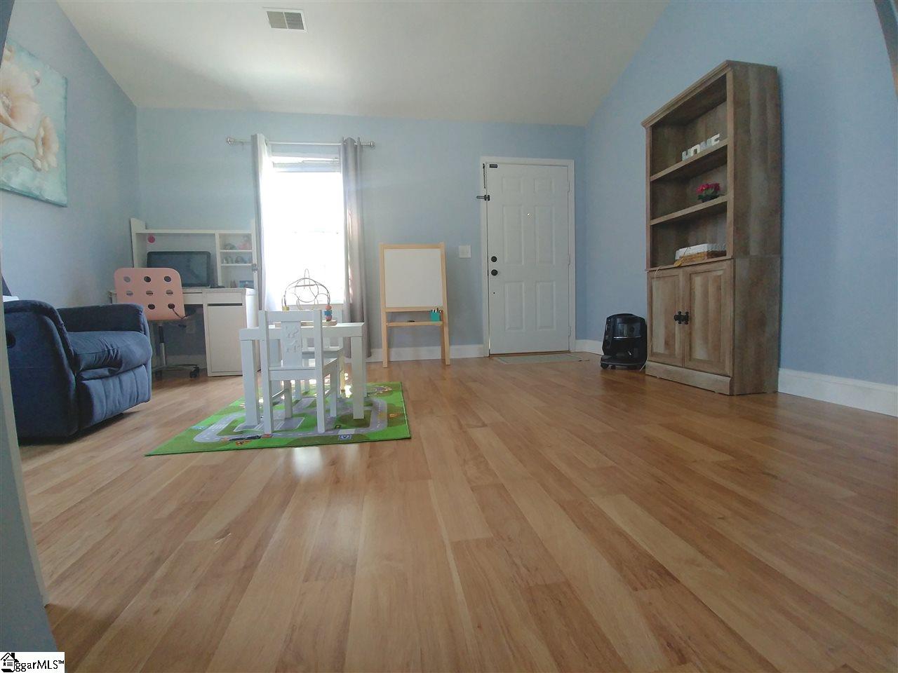 112 Hawkesbury Road Simpsonville, SC 29681 - Photo 3 of 27 Gallery Image 3