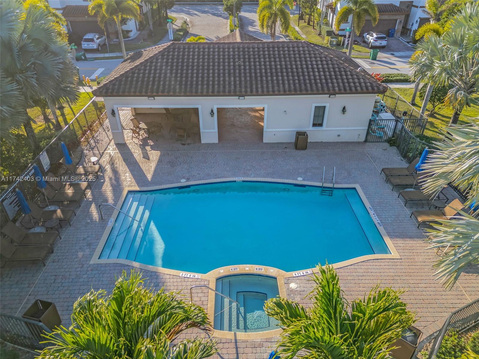4258 Southwest 164th Path Miami, FL 33185 - Photo 4 of 31 Gallery Image 4