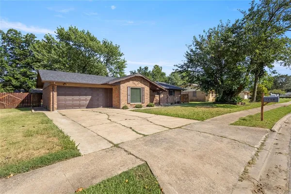 $1,750 | 3209 North Calais Street, Sherman, TX 75090