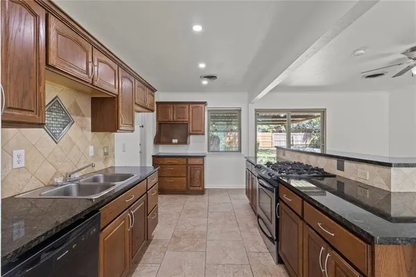 $1,750 | 3209 North Calais Street, Sherman, TX 75090