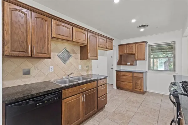 $1,750 | 3209 North Calais Street, Sherman, TX 75090