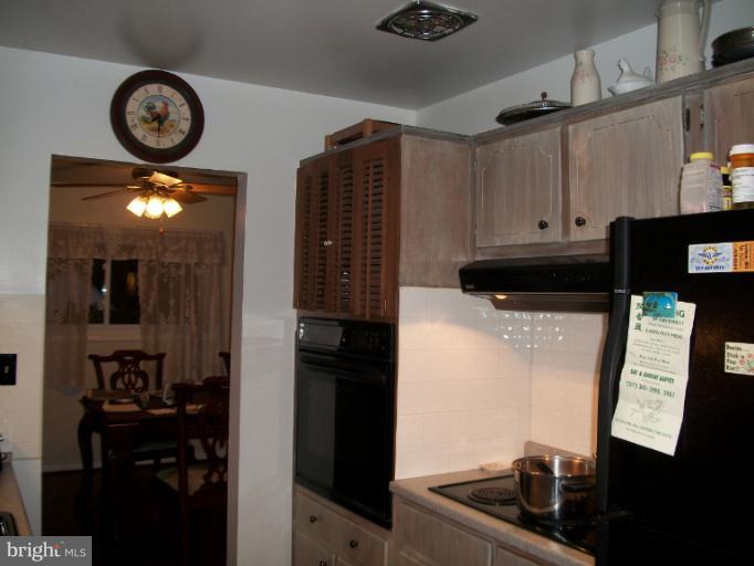 7019 Dolphin Road Lanham, MD 20706 - Photo 2 of 4 Kitchen