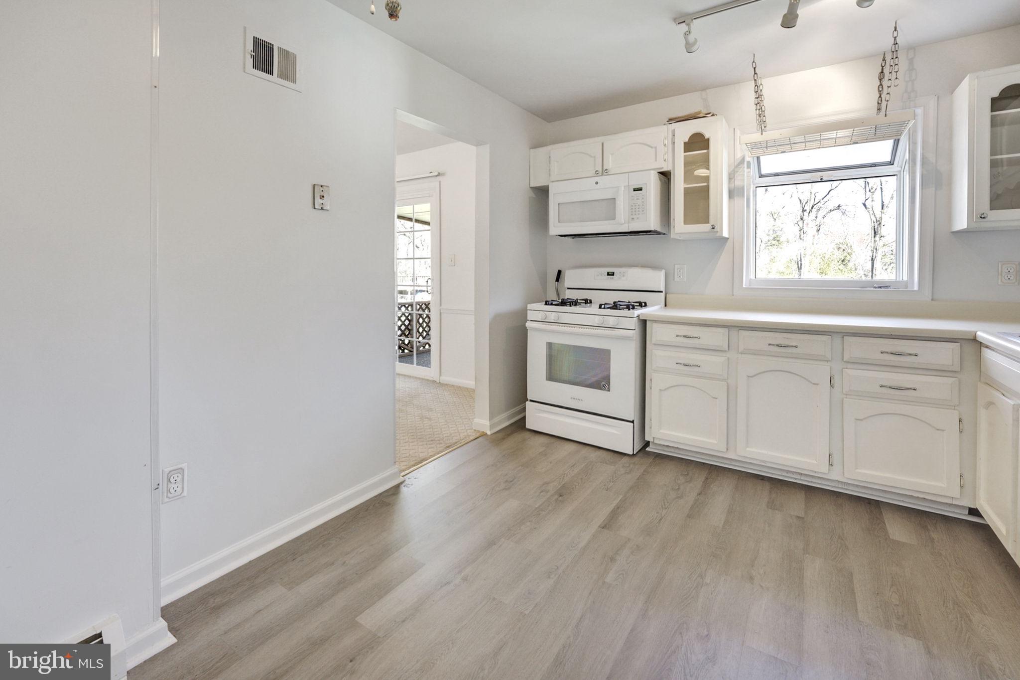 13825 Gilbert Road Woodbridge, VA 22193 - Photo 10 of 37 Gallery Image 10