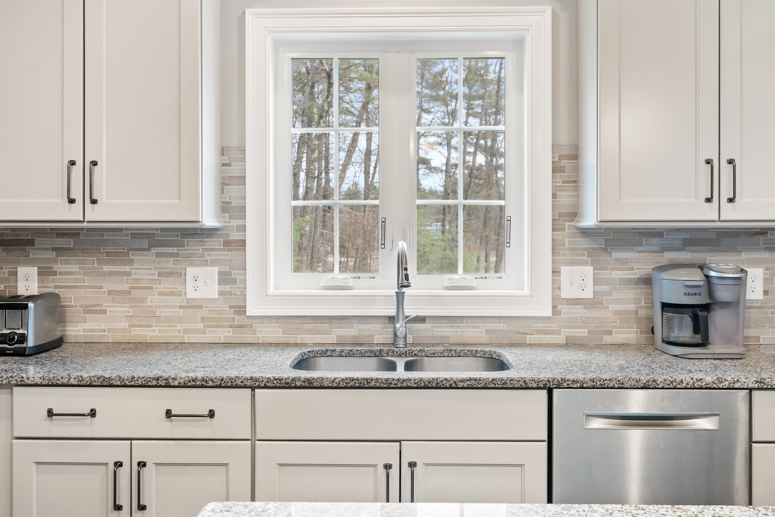 44 Sheffield Street Windham, NH 03087 - Photo 7 of 40