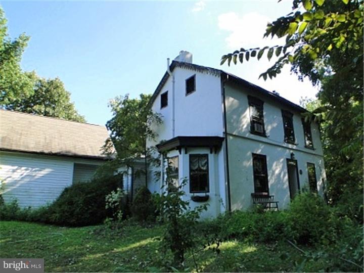 1039 Upper State Road Chalfont, PA 18914 - Photo 2 of 23 Side Yard