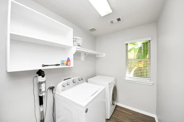 $2,800 | 7823 Hazy Brook Lane, Humble, TX 77396