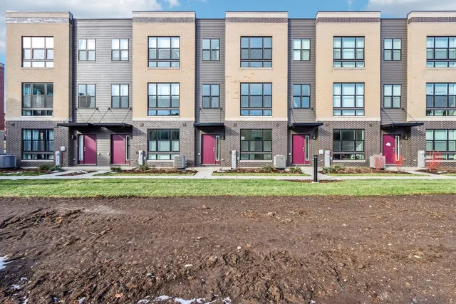 $484,990 | 361 Summit Circle, Lombard, IL 60148