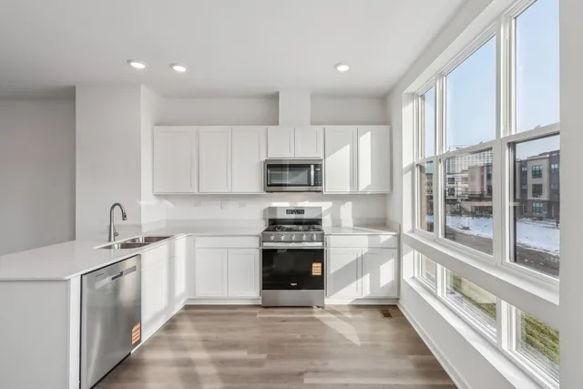 $484,990 | 361 Summit Circle, Lombard, IL 60148