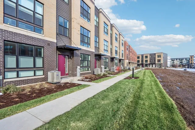 $484,990 | 361 Summit Circle, Lombard, IL 60148