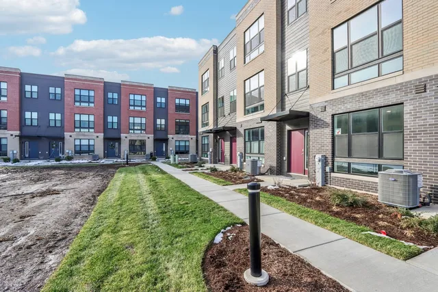 $484,990 | 361 Summit Circle, Lombard, IL 60148