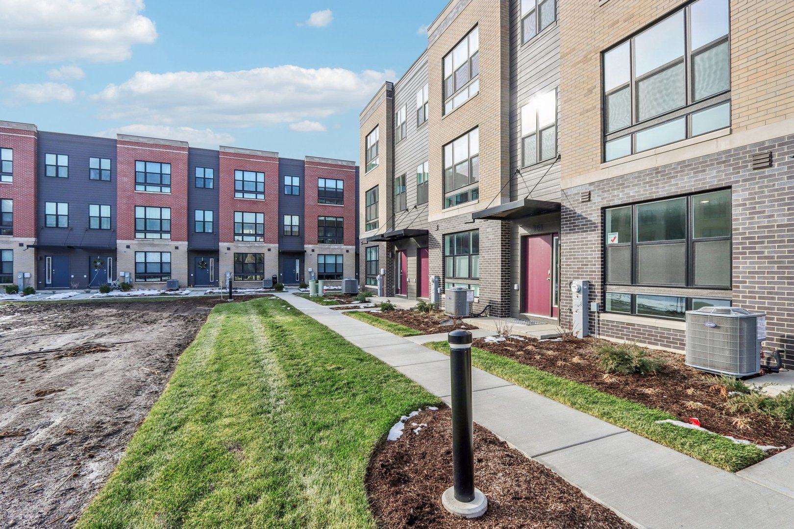 361 Summit Circle Lombard, IL 60148 - Photo 3 of 48