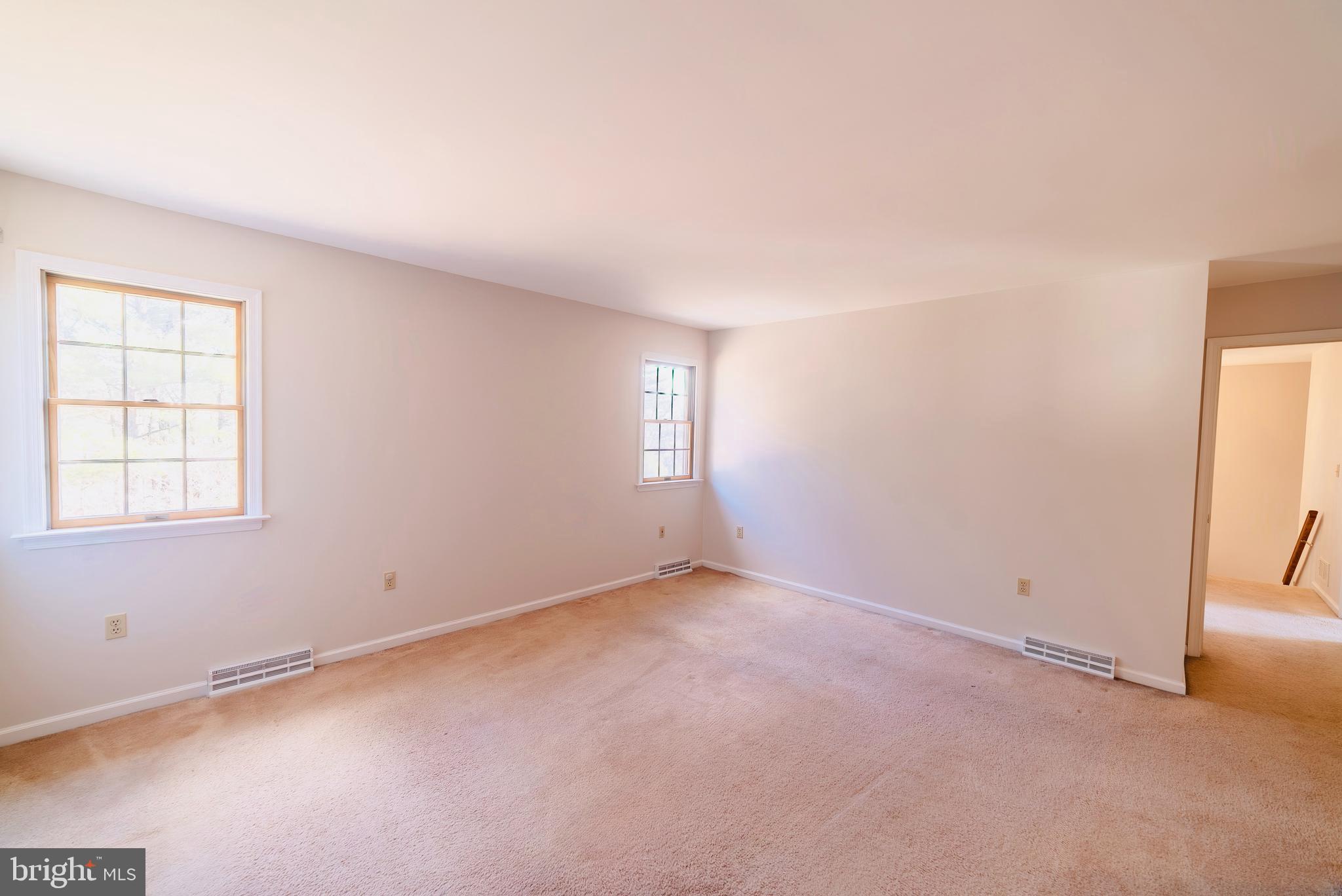 619 Stoney Run Road Pottsville, PA 17901 - Photo 28 of 41 an empty room with windows