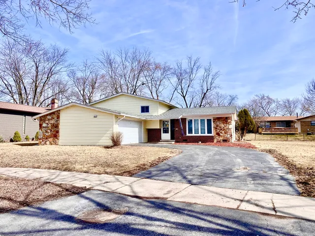 $211,000 | 22621 Mission Drive, Richton Park, IL 60471