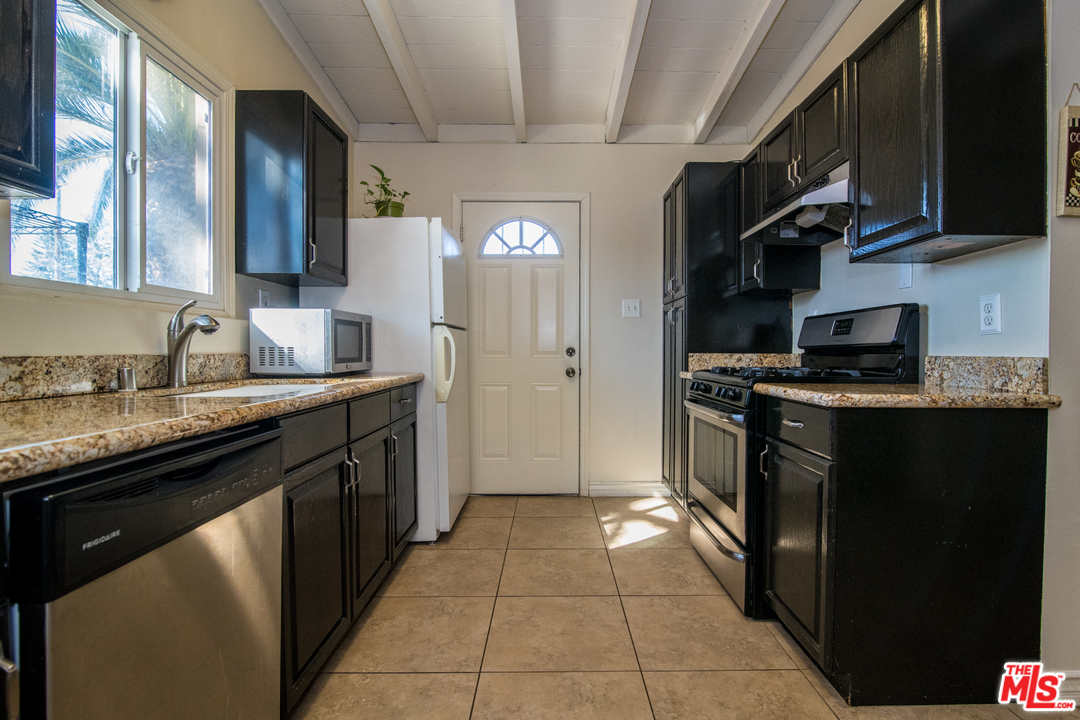 768 West Main Street Riverside, CA 92507 - Photo 17 of 39
