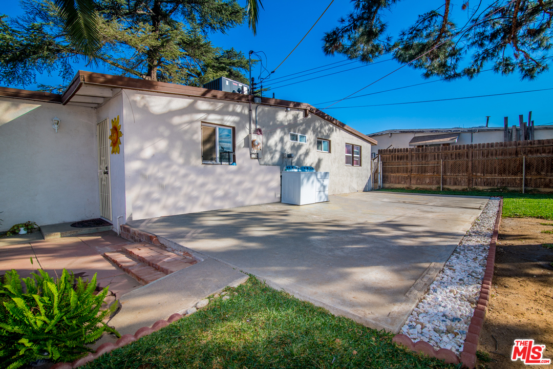 768 West Main Street Riverside, CA 92507 - Photo 10 of 39
