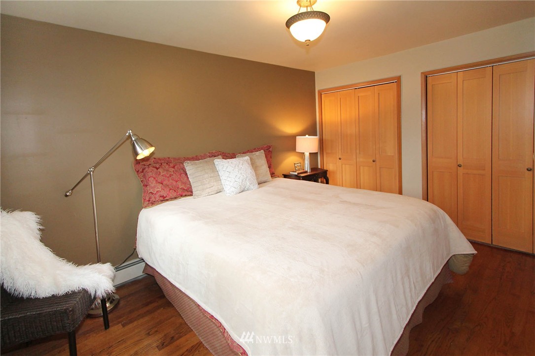 8813 Southwest Cemetery Road Vashon, WA 98070 - Photo 14 of 25 Gallery Image 14