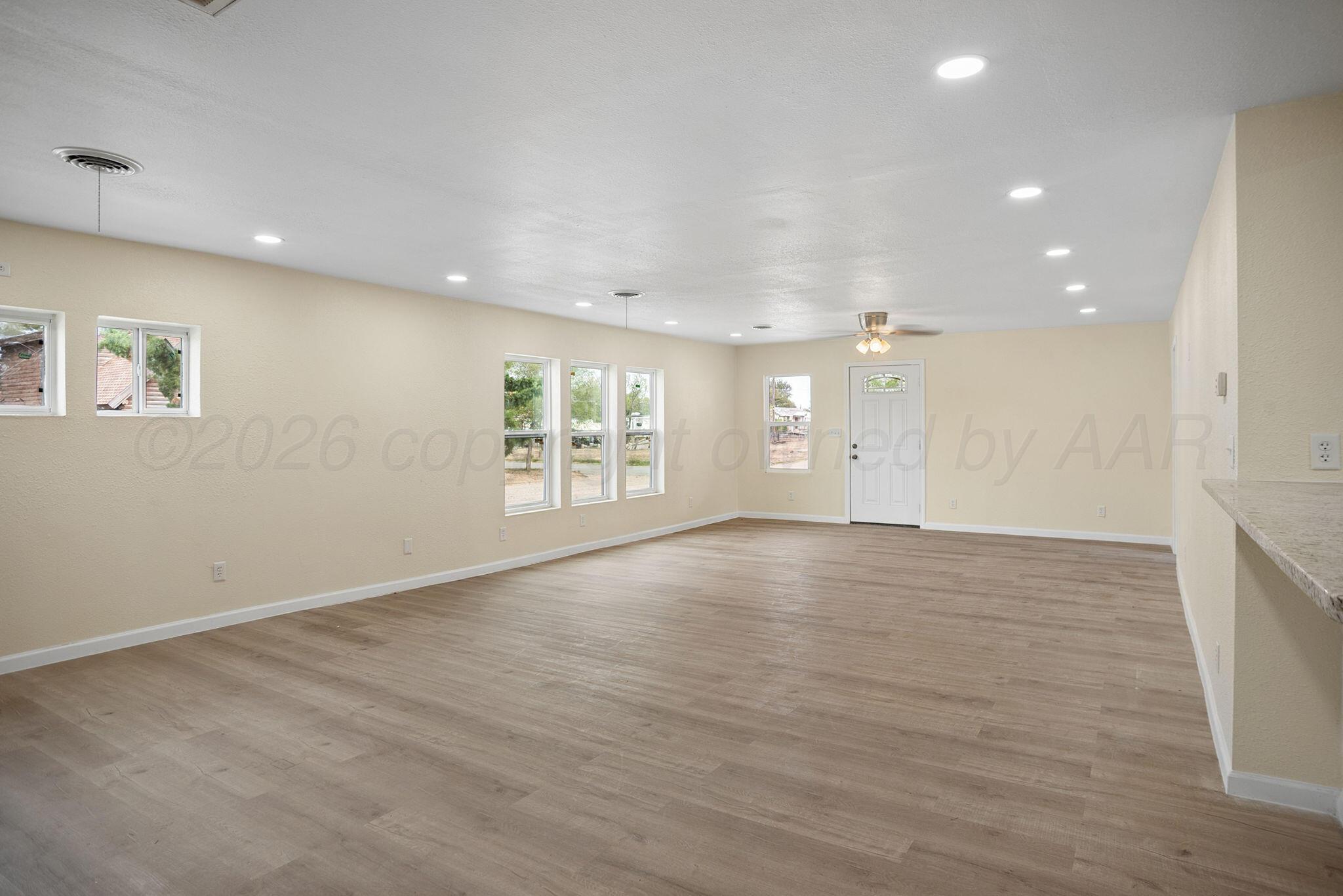 321 North Rider Street Pampa, TX 79065 - Photo 3 of 36 DSC_0632