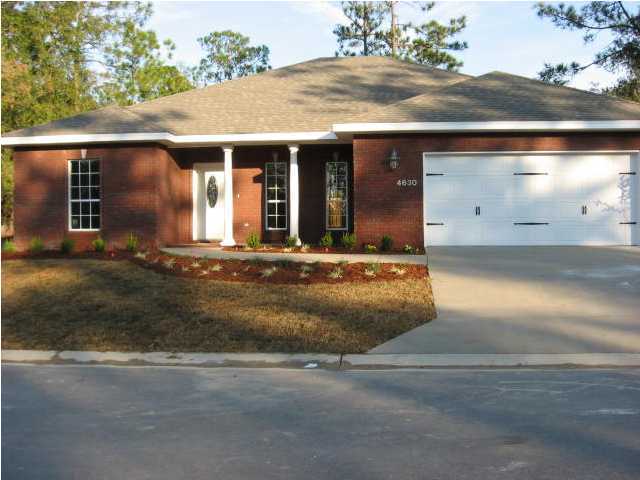4630 Hermosa Road Crestview, FL 32539 - Photo 4 of 29 front view of house