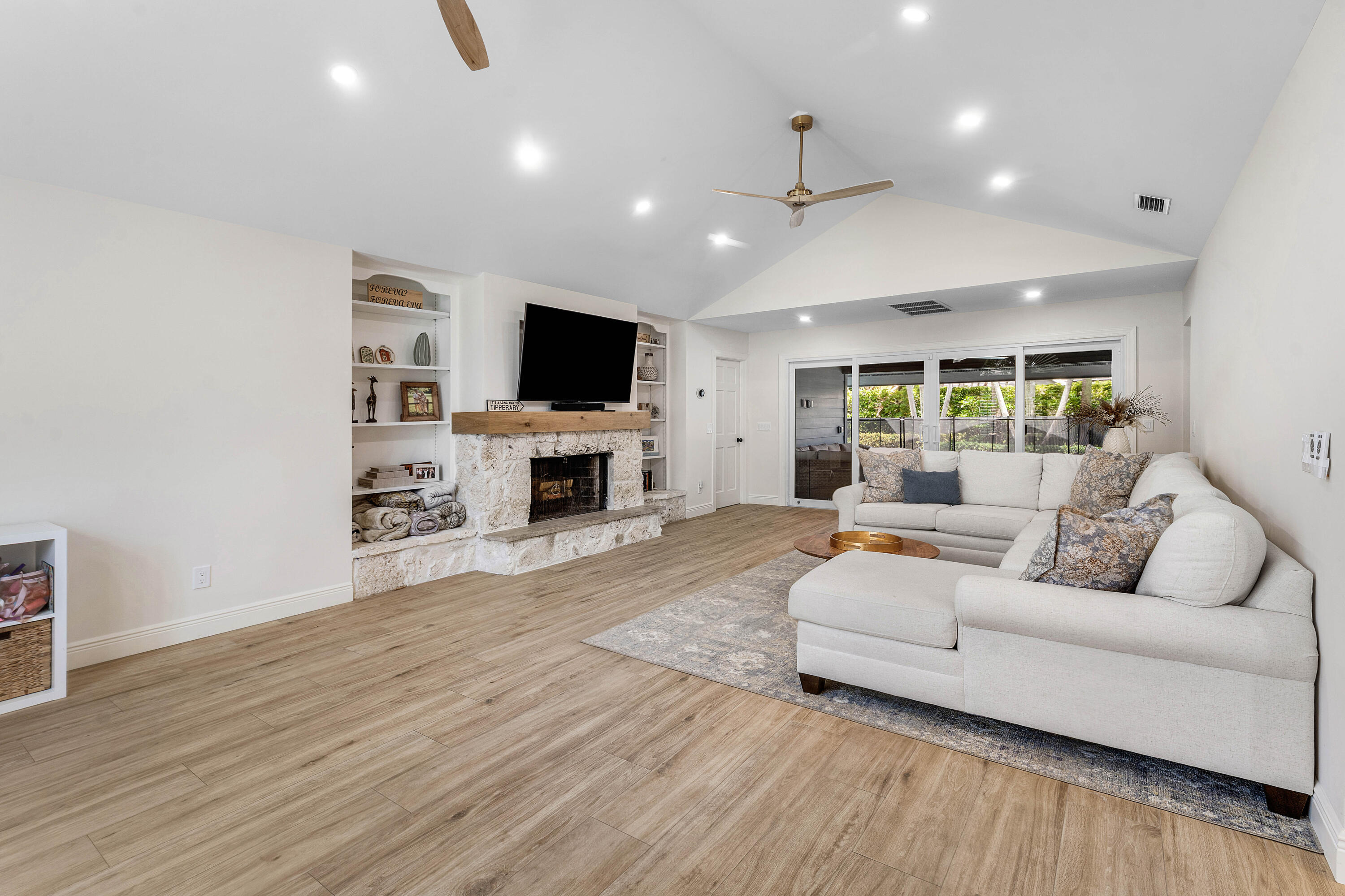18770 Southeast River Ridge Road Jupiter, FL 33469 - Photo 14 of 34 Living Room