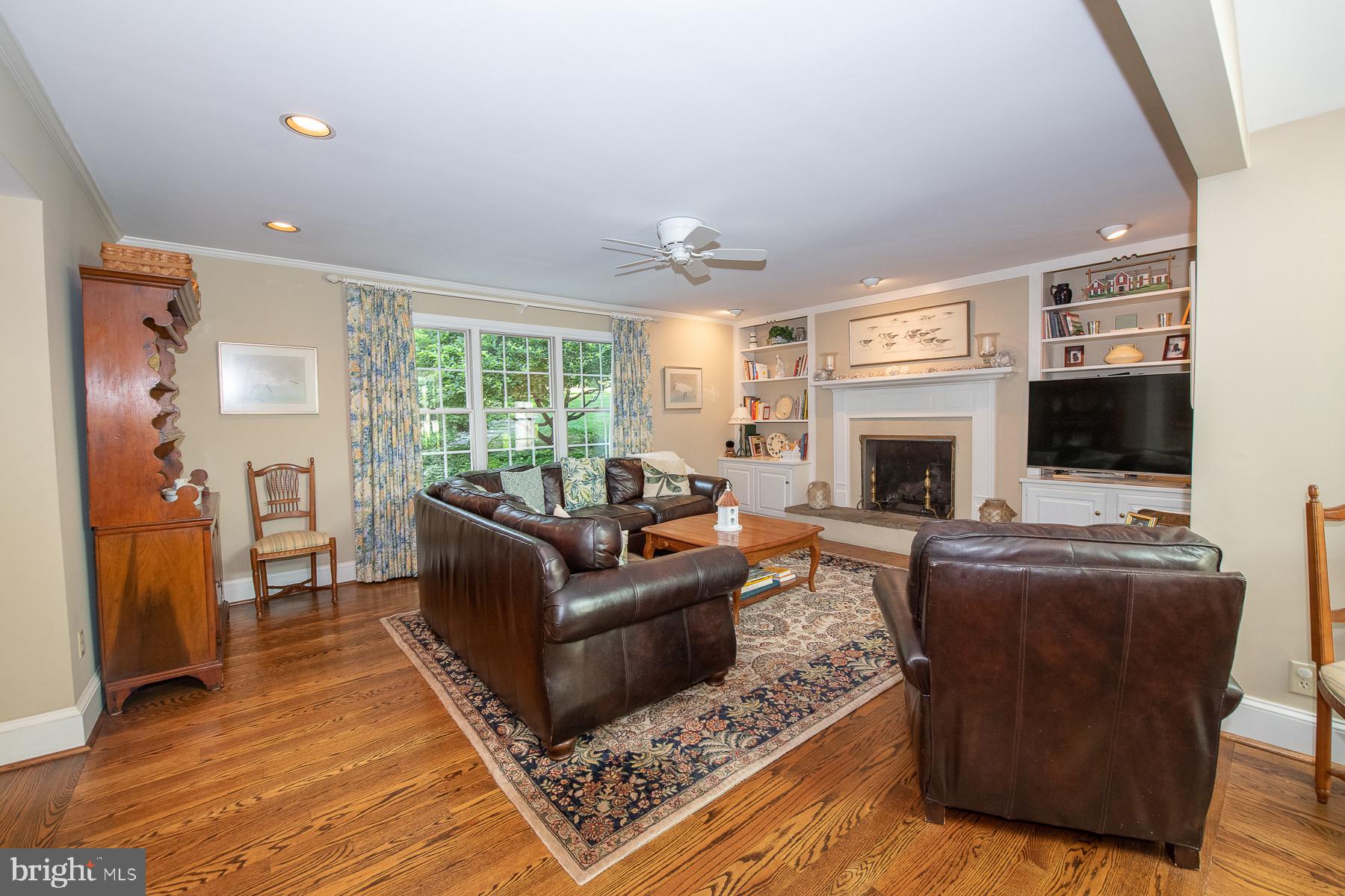 707 Woodcrest Circle Wayne, PA 19087 - Photo 13 of 34 Family Room with Hardwood Floors