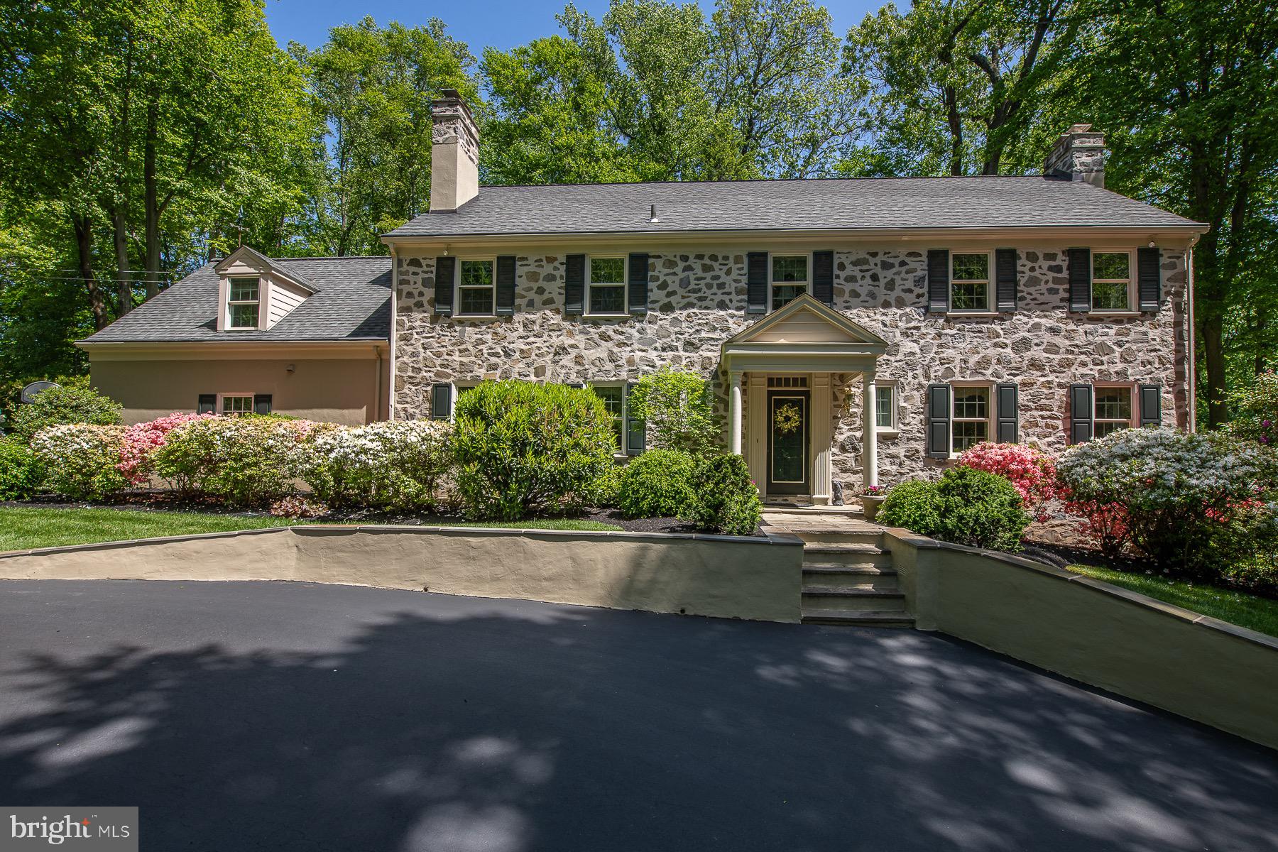 707 Woodcrest Circle Wayne, PA 19087 - Photo 3 of 34 Circular Driveway