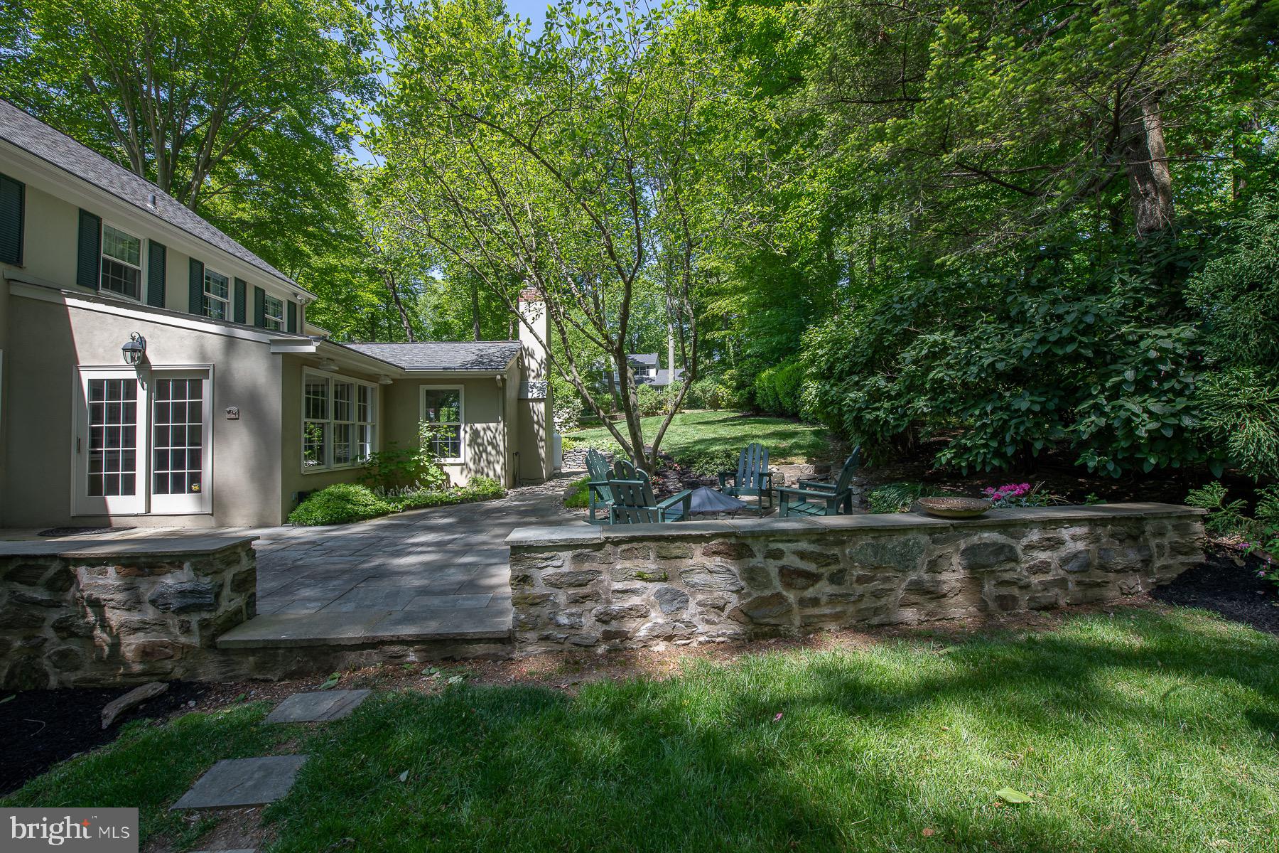 707 Woodcrest Circle Wayne, PA 19087 - Photo 27 of 34 Private Flagstone Patio