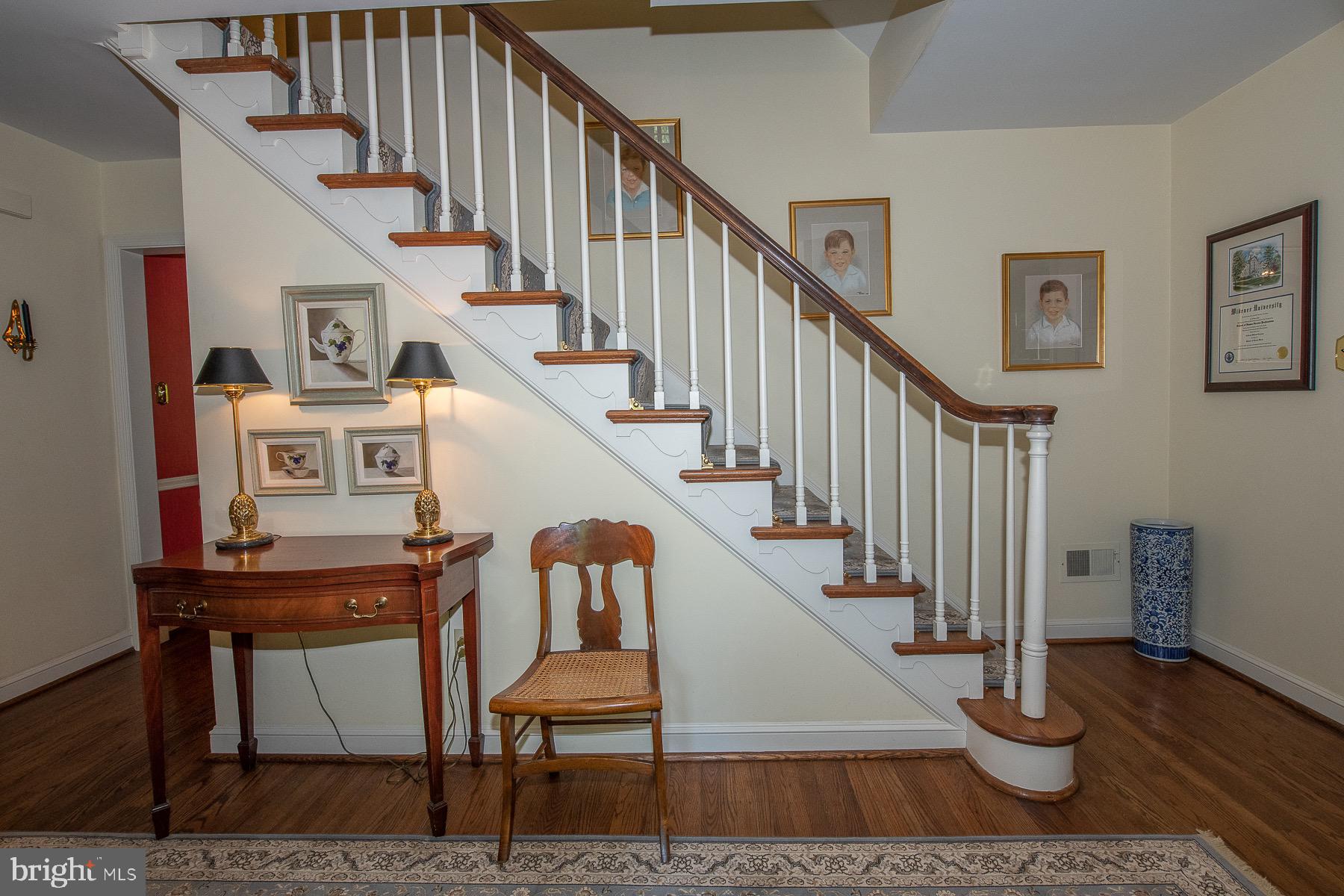 707 Woodcrest Circle Wayne, PA 19087 - Photo 5 of 34 Welcoming Foyer