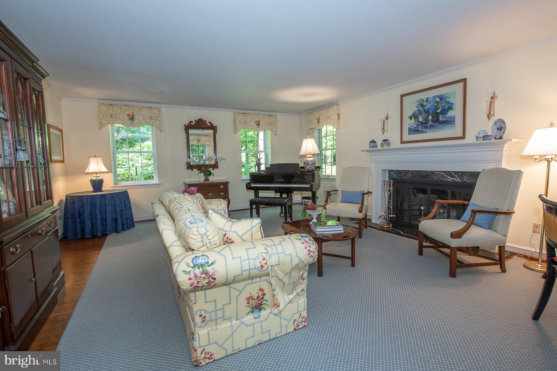 707 Woodcrest Circle Wayne, PA 19087 - Photo 6 of 34 Spacious Living Room
