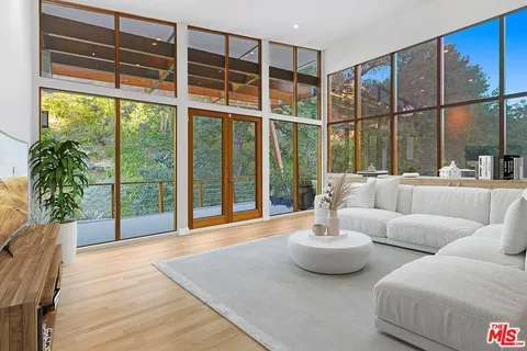 $4,495,000 | 3600 Mandeville Canyon Road, Los Angeles, CA 90049