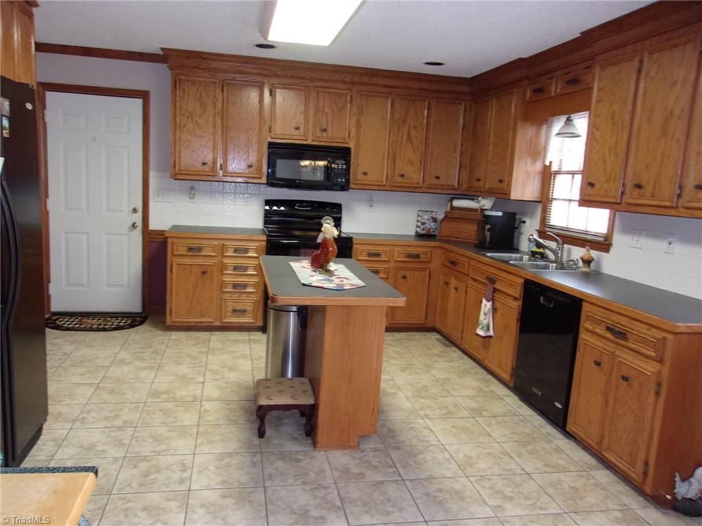 2621 Celeste Road Walkertown, NC 27051 - Photo 5 of 37 Gallery Image 5
