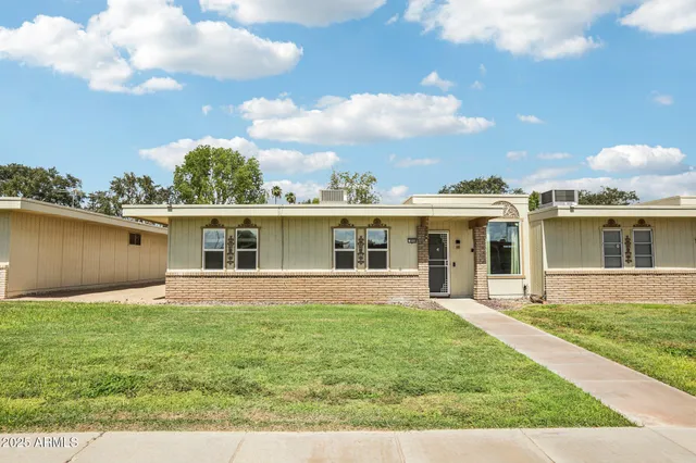 a view of a yard in front of the house
