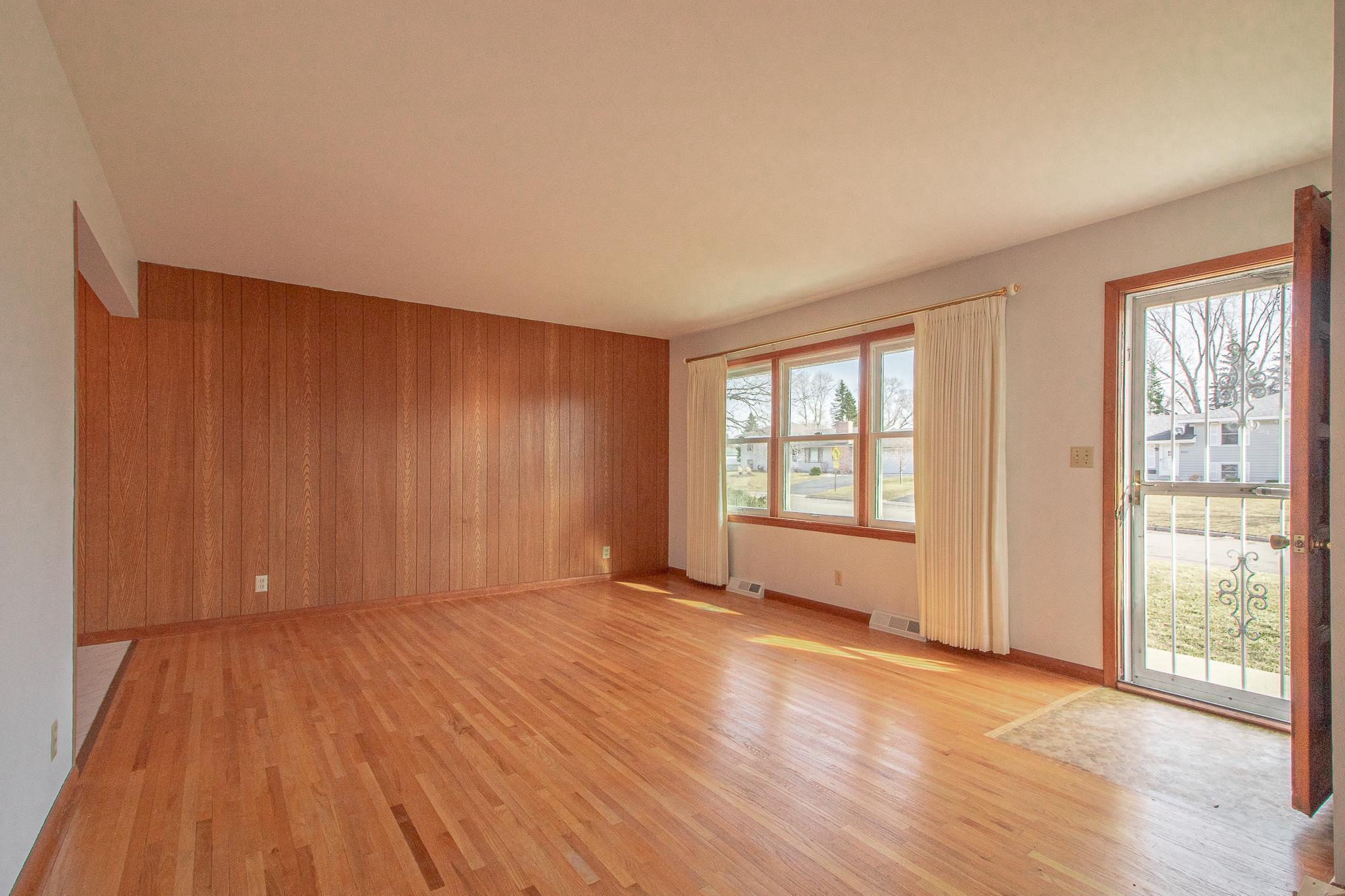 8918 York Road South Bloomington, MN 55431 - Photo 10 of 35 Gallery Image 10