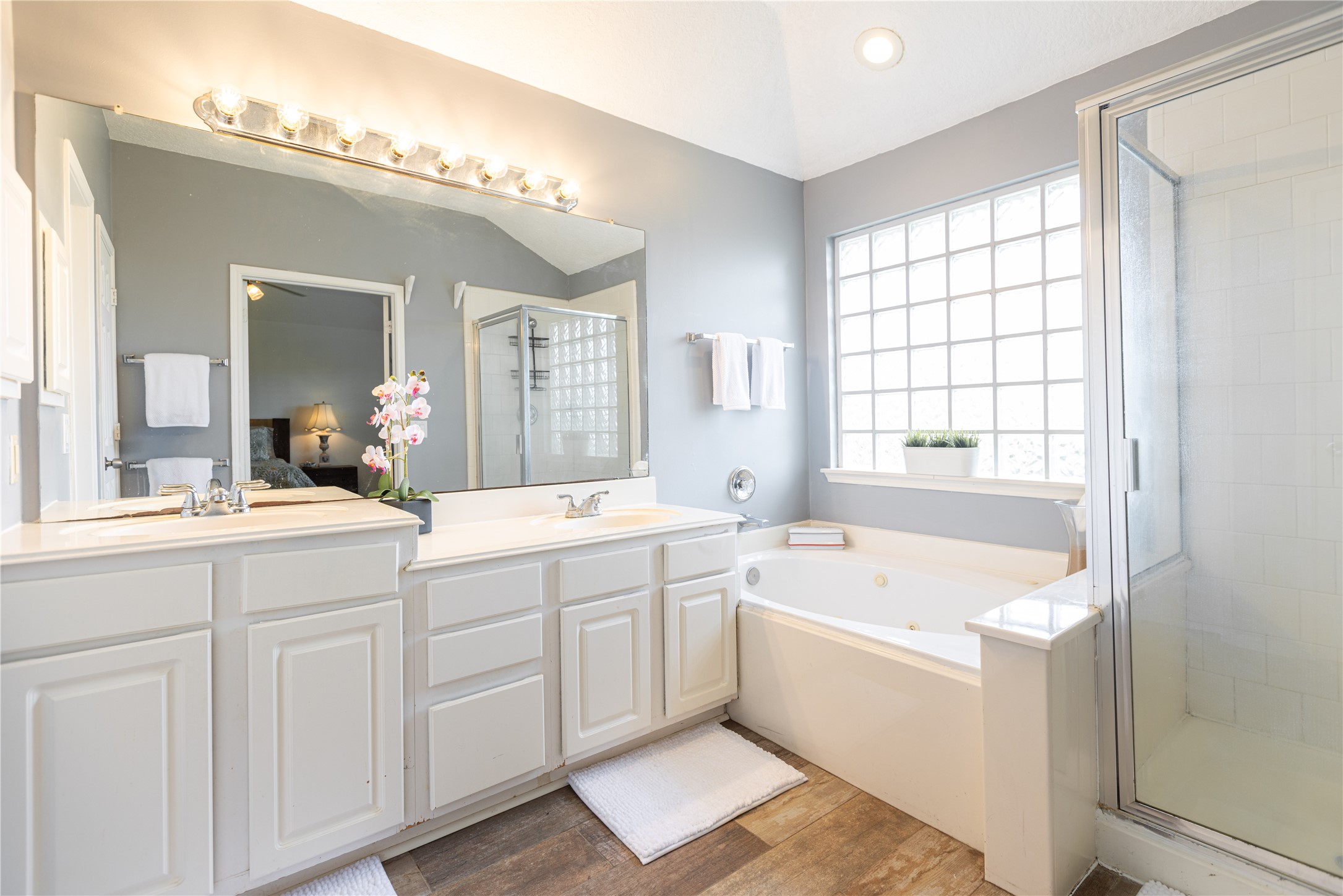 5922 Walkabout Way Katy, TX 77450 - Photo 28 of 38 Primary bedroom with jetted tub