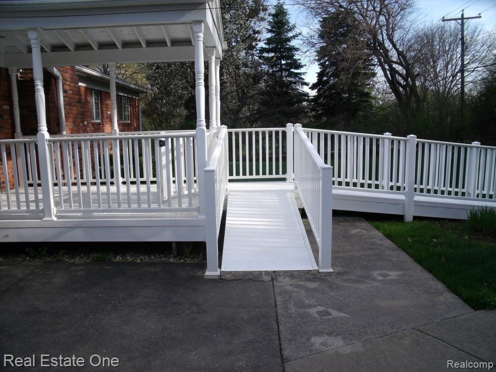 28681 Farmington Road Farmington, MI 48331 - Photo 35 of 43 DSCF3429.jpg