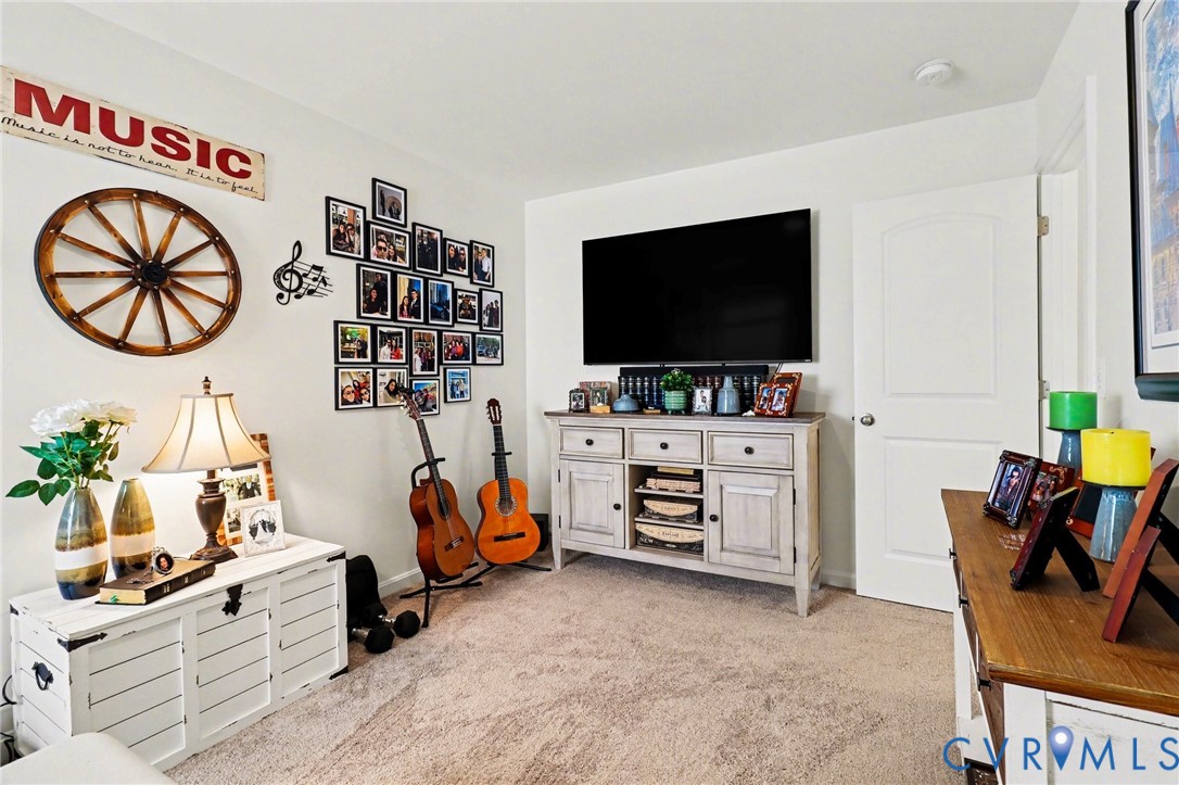17075 Rollins Road Bowling Green, VA 22427 - Photo 17 of 23 a room with furniture and white walls