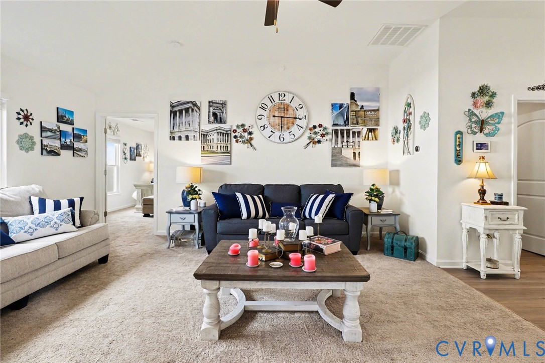 17075 Rollins Road Bowling Green, VA 22427 - Photo 4 of 23 a living room with furniture
