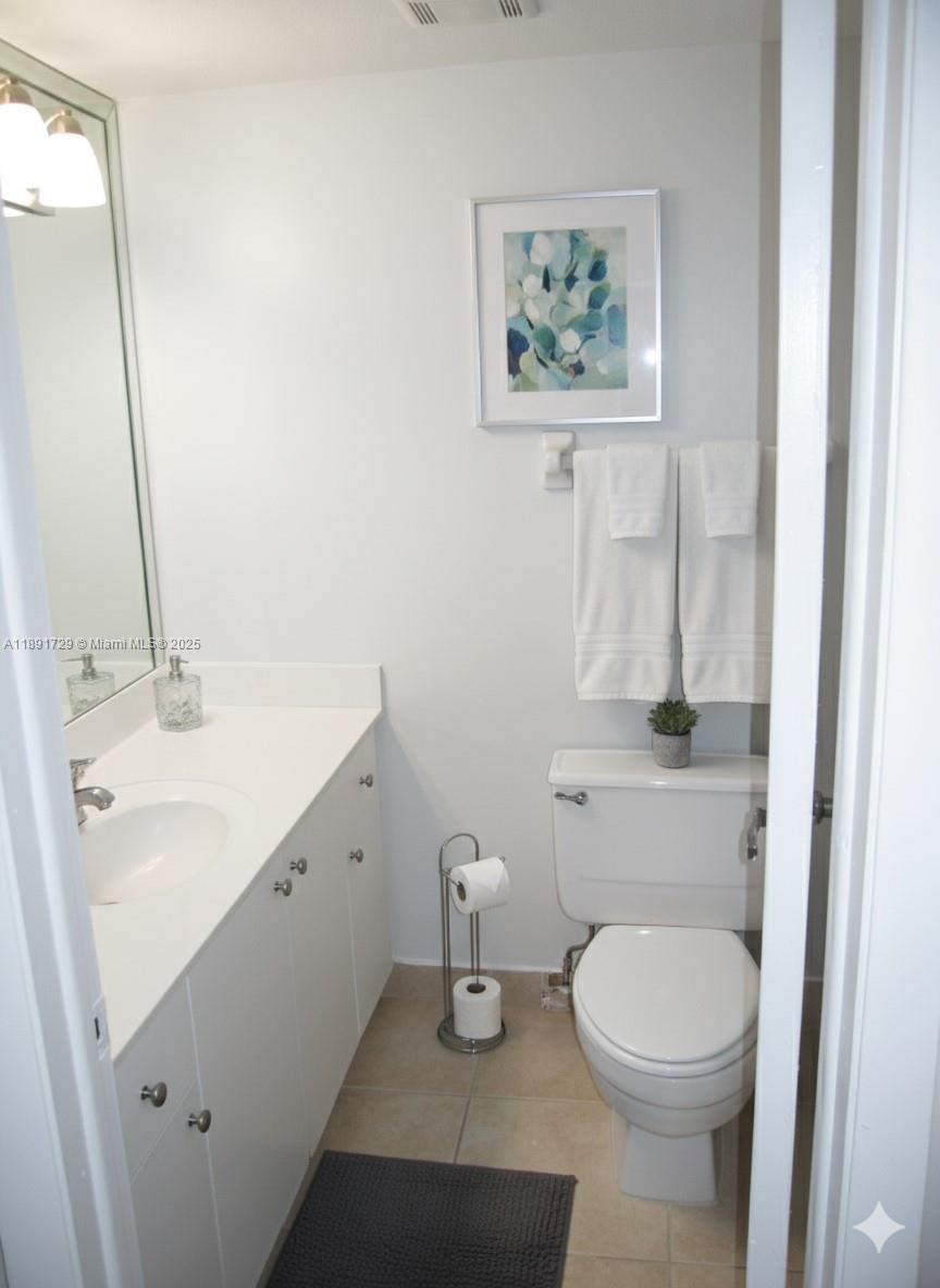 8500 Southwest 109th Avenue, Unit 6207 Miami, FL 33173 - Photo 6 of 9 a bathroom with a toilet a sink and mirror