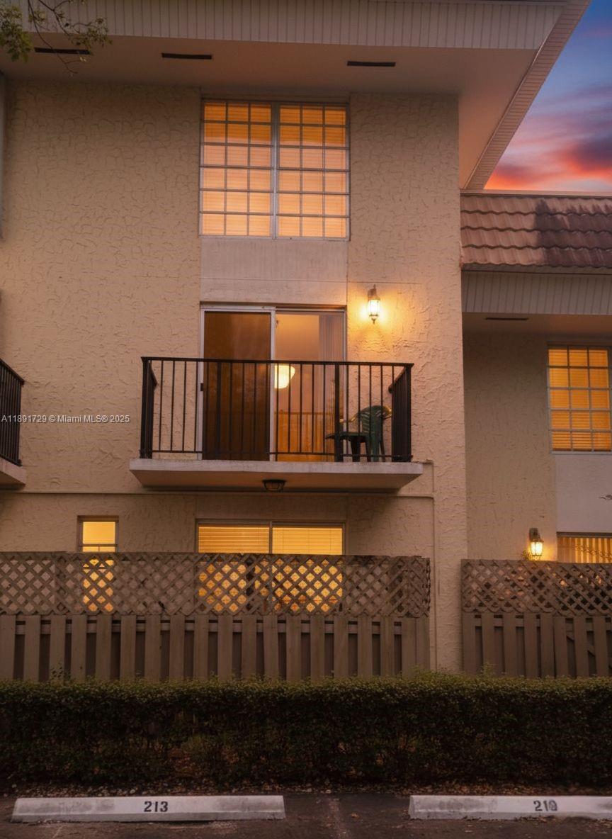 8500 Southwest 109th Avenue, Unit 6207 Miami, FL 33173 - Photo 7 of 9 a view of entryway with a yard