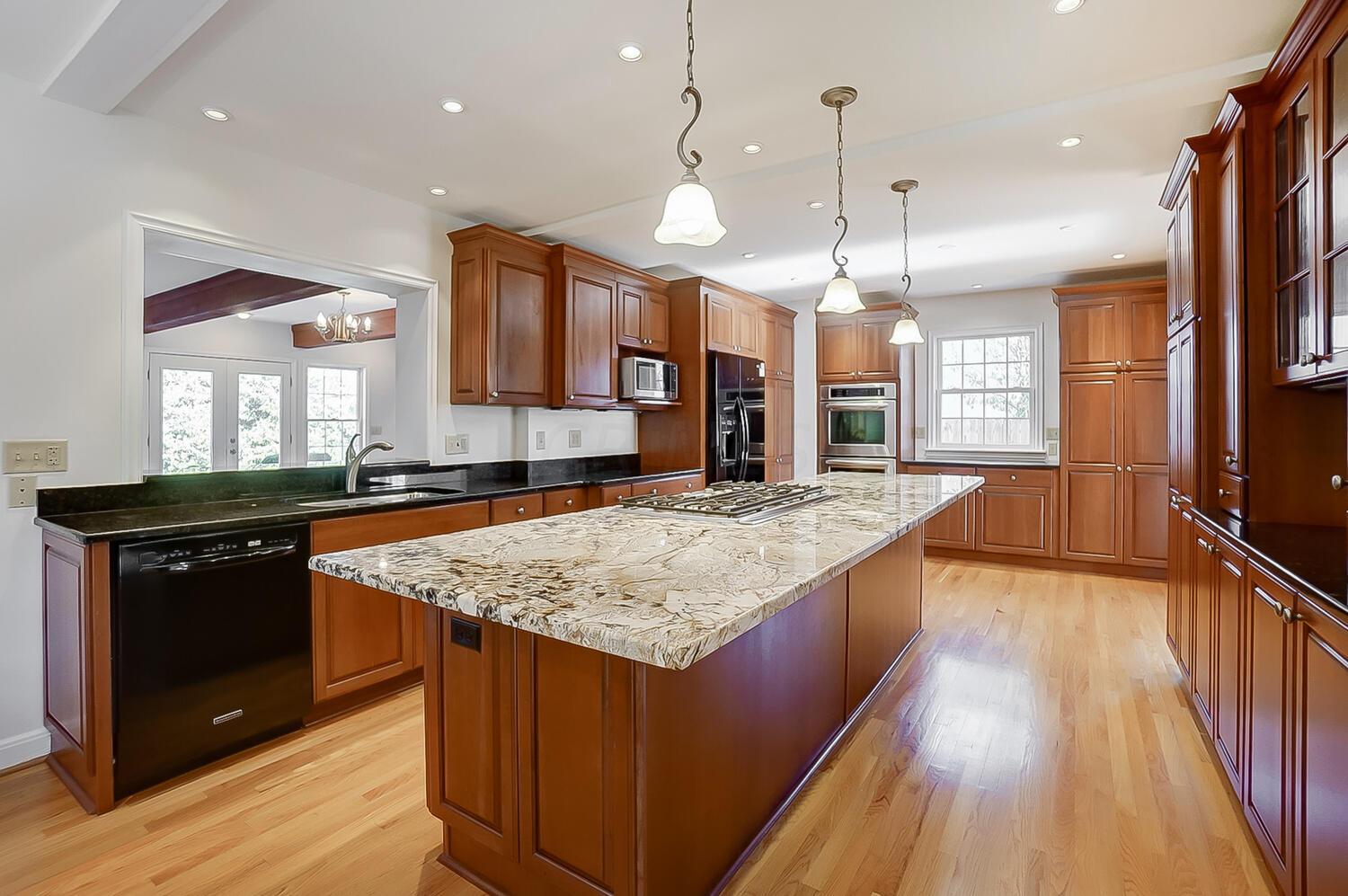 1548 Cardiff Road Upper Arlington, OH 43221 - Photo 9 of 84 50044356-009_web