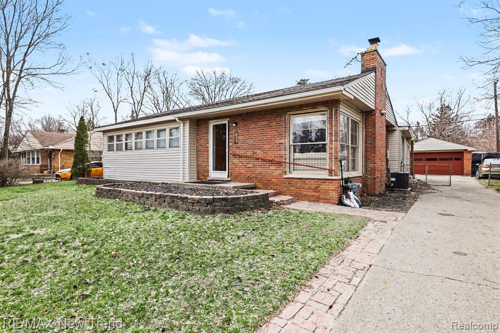 2174 Middlebelt Road West Bloomfield, MI 48324 - Photo 3 of 39