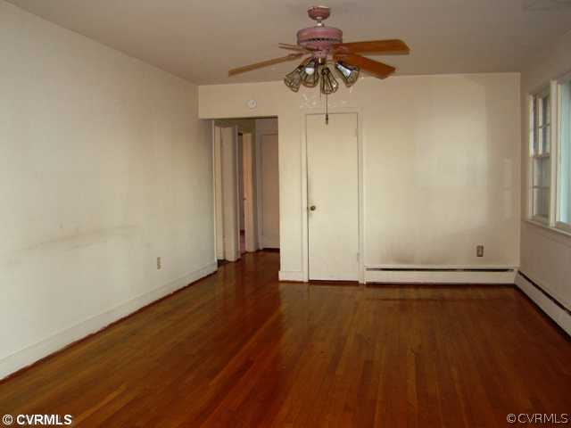 444 Pine Ridge Road Petersburg, VA 23805 - Photo 3 of 12 Living Room