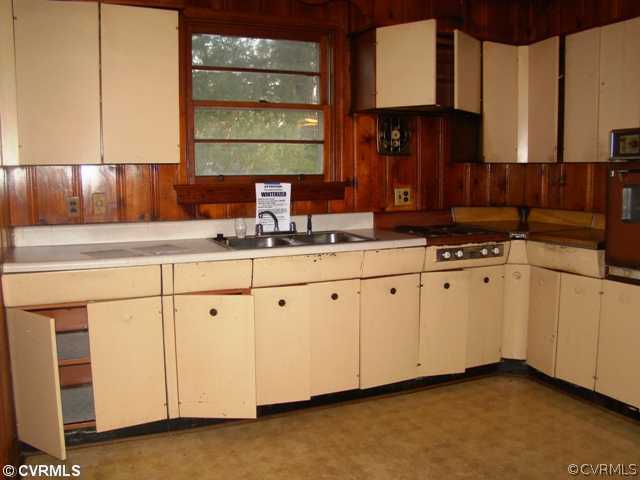 444 Pine Ridge Road Petersburg, VA 23805 - Photo 5 of 12 Kitchen