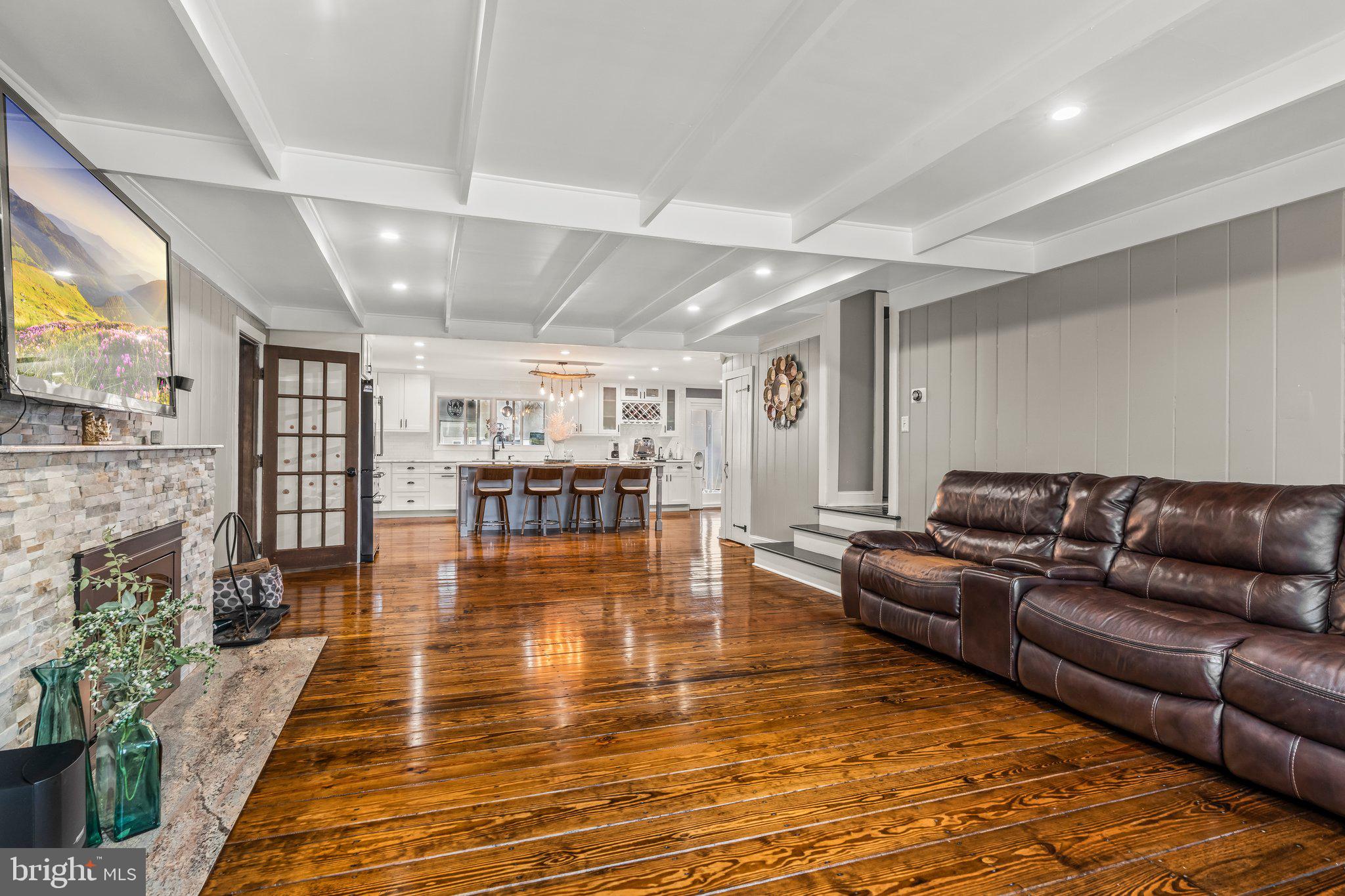 655 Creek Road Warminster, PA 18974 - Photo 8 of 76 Living Room